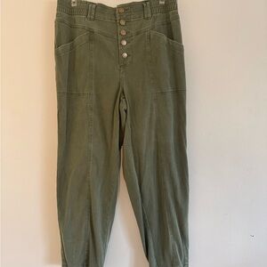 Universal Thread. Olive green, Button fly, elastic waist, comfort stretch M